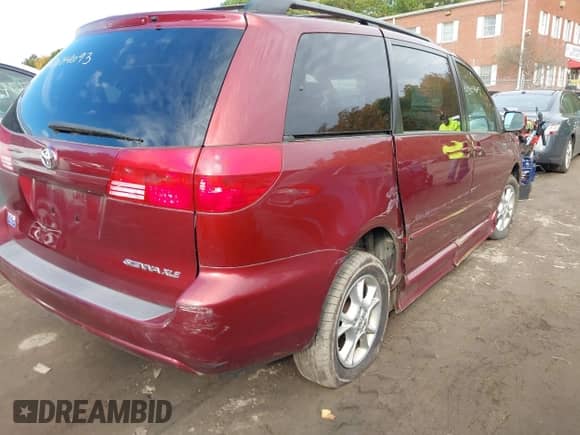 2005 Toyota Sienna XLE z VIN 5TDZA22C85S278883, wystawiony jako IAAI lot #43470995 z przebiegiem Nie podano mil oraz . Historia ofert i sprzedaży dostępna na DreamBid. Obrazek 4.