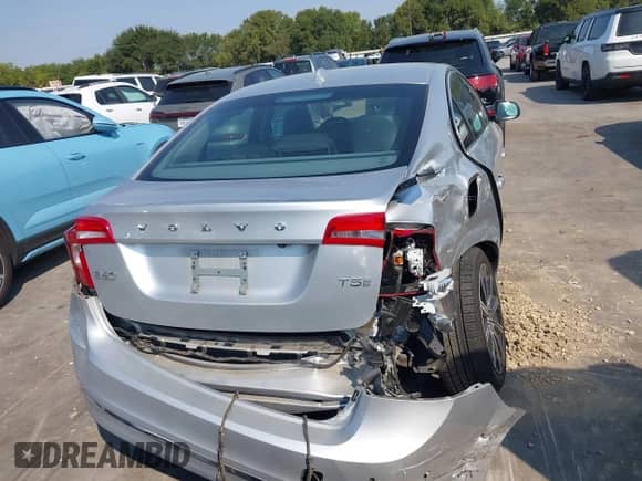 2017 Volvo S60 Inscription с VIN LYV402HK3HB195318, выставлен на аукционе IAAI как лот 43061548 с пробегом 187 331 миль миль и . История ставок и продаж доступна на DreamBid. Изображение 16.