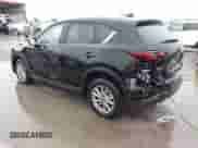 2023 Mazda CX-5 S Carbon Edition z VIN JM3KFBCM3P0126856, wystawiony jako IAAI lot #42020069 z przebiegiem 9 728 mil mil oraz . Historia ofert i sprzedaży dostępna na DreamBid. Obrazek 3.