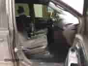 2017 Dodge Grand Caravan SE Plus z VIN 2C4RDGBGXHR856549, wystawiony jako IAAI lot #41592806 z przebiegiem 51 108 mil mil oraz . Historia ofert i sprzedaży dostępna na DreamBid. Obrazek 5.