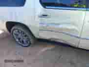 2011 Cadillac Escalade ESV Premium z VIN 1GYS4JEF1BR154922, wystawiony jako IAAI lot #41487239 z przebiegiem 154 979 mil mil oraz . Historia ofert i sprzedaży dostępna na DreamBid. Obrazek 6.