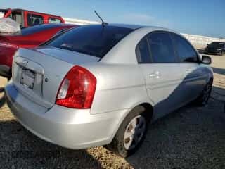 2011 Hyundai Accent GLS z VIN KMHCN4AC5BU608022, wystawiony jako Copart lot #73931764 z przebiegiem 124 944 mil mil oraz Nie do naprawy • Non repairable. Historia ofert i sprzedaży dostępna na DreamBid. Obrazek 3.