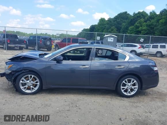 2013 Nissan Maxima SV z VIN 1N4AA5AP7DC805658, wystawiony jako IAAI lot #42453972 z przebiegiem 198 641 mil mil oraz . Historia ofert i sprzedaży dostępna na DreamBid. Obrazek 14.