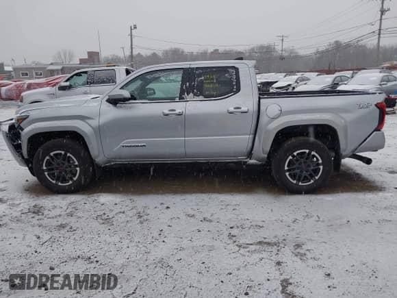 2024 Toyota Tacoma SR5 with VIN 3TMLB5JN6RM018639, listed as a IAAI auction lot 41251861 with 10,088 mi miles and . Bid and sale history available at DreamBid. Image 14.