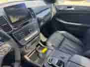 2017 Mercedes-Benz GLS 450 z VIN 4JGDF6EE2HA841889, wystawiony jako Copart lot #53635845 z przebiegiem 168 629 mil mil oraz Czysty tytuł • Clean title. Historia ofert i sprzedaży dostępna na DreamBid. Obrazek 10.