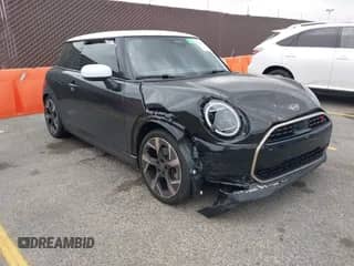 2025 MINI Hardtop Cooper S with VIN WMW23GD04S2W12435, listed as a IAAI auction lot 42013191 with 10,334 mi miles and . Bid and sale history available at DreamBid. Image 1.