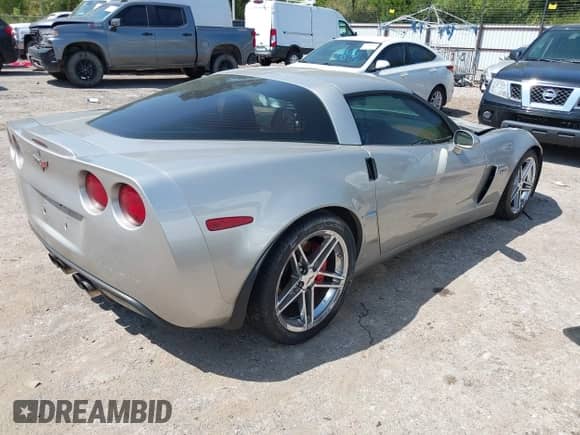 2008 Chevrolet Corvette Z06 с VIN 1G1YY26EX85118879, выставлен на аукционе IAAI как лот 43001335 с пробегом 74 665 миль миль и . История ставок и продаж доступна на DreamBid. Изображение 4.