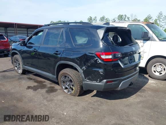2023 Honda Pilot TrailSport with VIN 5FNYG1H67PB042092, listed as a IAAI auction lot 42376552 with 24,201 mi miles and . Bid and sale history available at DreamBid. Image 3.