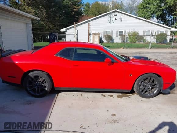 2021 Dodge Challenger R/T Scat Pack with VIN 2C3CDZFJXMH635643, listed as a IAAI auction lot 43329222 with 55,253 mi miles and . Bid and sale history available at DreamBid. Image 14.