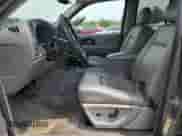 2006 Chevrolet TrailBlazer LS z VIN 1GNDT13S562144949, wystawiony jako Copart lot #60506885 z przebiegiem 125 692 mil mil oraz Szkoda całkowita • Salvage title. Historia ofert i sprzedaży dostępna na DreamBid. Obrazek 7.
