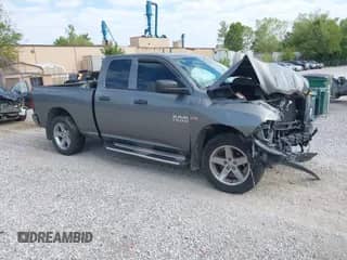 2013 Ram 1500 Express z VIN 1C6RR7FT1DS521494, wystawiony jako IAAI lot #43130121 z przebiegiem 181 830 mil mil oraz . Historia ofert i sprzedaży dostępna na DreamBid. Obrazek 1.