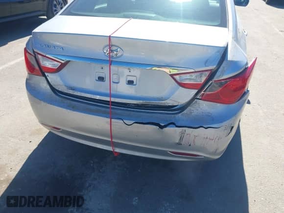 2013 Hyundai Sonata GLS z VIN 5NPEB4AC0DH643411, wystawiony jako IAAI lot #43416019 z przebiegiem 200 589 mil mil oraz . Historia ofert i sprzedaży dostępna na DreamBid. Obrazek 6.