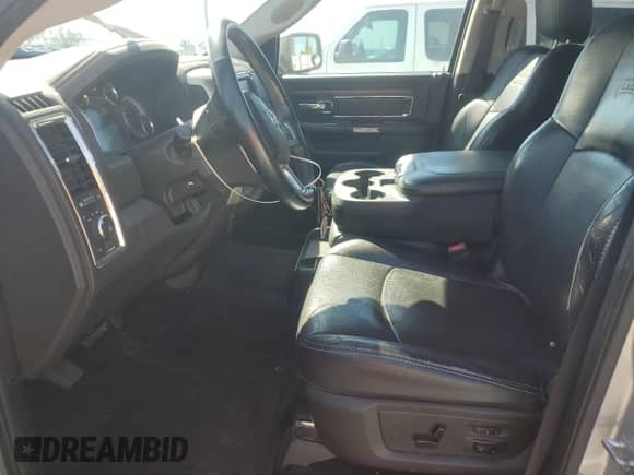 2015 Ram 1500 Laramie z VIN 1C6RR7NT5FS730886, wystawiony jako Copart lot #82410115 z przebiegiem 245 301 mil mil oraz Szkoda całkowita • Salvage title. Historia ofert i sprzedaży dostępna na DreamBid. Obrazek 7.