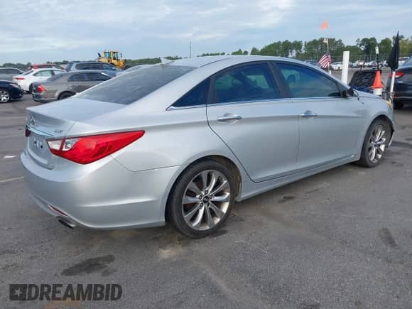 2012 Hyundai Sonata SE with VIN 5NPEC4AB2CH410245, listed as a IAAI auction lot 43333808 with 230,798 mi miles and . Bid and sale history available at DreamBid. Image 4.