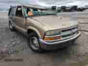 2000 Chevrolet Blazer LS z VIN 1GNCS13W6Y2155253, wystawiony jako Copart lot #55951095 z przebiegiem 243 661 mil mil oraz Szkoda całkowita • Salvage title. Historia ofert i sprzedaży dostępna na DreamBid. Obrazek 14.