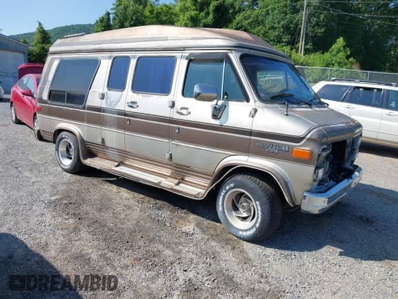 1988 Chevrolet Chevy Van with VIN 1GBEG25K8J7123095, listed as a IAAI auction lot 42355125 with 92,496 mi miles and . Bid and sale history available at DreamBid. Image 1.