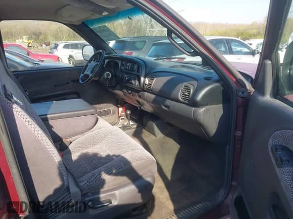 2000 Dodge 1500 with VIN 3B7HF13Z4YM237732, listed as a IAAI auction lot 41980975 with 159,131 mi miles and . Bid and sale history available at DreamBid. Image 5.