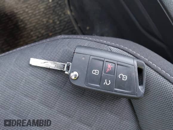 2018 Volkswagen Tiguan S с VIN 3VV0B7AX5JM108306, выставлен на аукционе IAAI как лот 42741783 с пробегом 71 040 миль миль и . История ставок и продаж доступна на DreamBid. Изображение 11.