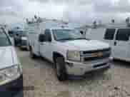 2012 Chevrolet Silverado 2500HD Work Truck z VIN 1GB0CVCG8CF187457, wystawiony jako Copart lot #56566985 z przebiegiem 162 898 mil mil oraz Czysty tytuł • Clean title. Historia ofert i sprzedaży dostępna na DreamBid. Obrazek 4.