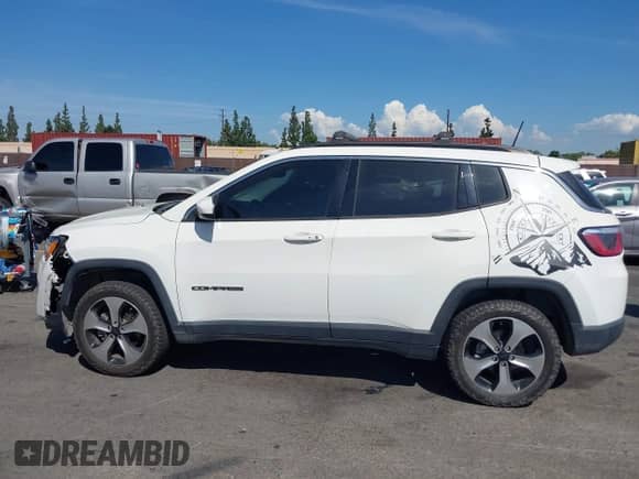 2017 Jeep Compass Latitude z VIN 3C4NJDBB8HT666563, wystawiony jako IAAI lot #43228511 z przebiegiem 116 669 mil mil oraz . Historia ofert i sprzedaży dostępna na DreamBid. Obrazek 14.