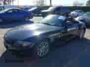 2004 BMW Z4 2.5i с VIN 4USBT33554LS52477, выставлен на аукционе IAAI как лот 41120153 с пробегом 125 585 миль миль и . История ставок и продаж доступна на DreamBid. Изображение 2.