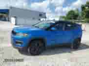 2021 Jeep Compass Latitude z VIN 3C4NJCBBXMT560071, wystawiony jako Copart lot #61250225 z przebiegiem 34 516 mil mil oraz Szkoda całkowita • Salvage title. Historia ofert i sprzedaży dostępna na DreamBid. Obrazek 1.