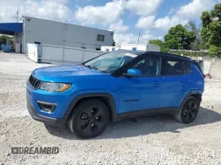2021 Jeep Compass Latitude z VIN 3C4NJCBBXMT560071, wystawiony jako Copart lot #61250225 z przebiegiem 34 516 mil mil oraz Szkoda całkowita • Salvage title. Historia ofert i sprzedaży dostępna na DreamBid. Obrazek 1.