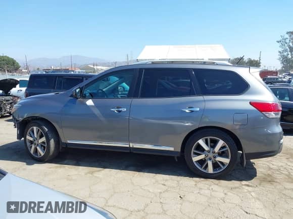 2015 Nissan Pathfinder SL with VIN 5N1AR2MN6FC672756, listed as a IAAI auction lot 43326735 with 131,367 mi miles and . Bid and sale history available at DreamBid. Image 15.