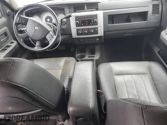 2008 Dodge Dakota Laramie with VIN 1D7HW58N68S637012, listed as a Copart auction lot 45932835 with 152,146 mi miles and Clean title. Bid and sale history available at DreamBid. Image 8.