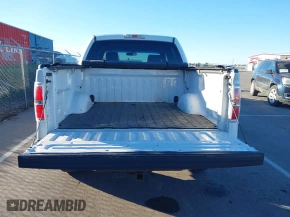 2012 Ford F-150 XL z VIN 1FTFW1EF9CFB26662, wystawiony jako IAAI lot #43477531 z przebiegiem 186 497 mil mil oraz . Historia ofert i sprzedaży dostępna na DreamBid. Obrazek 19.