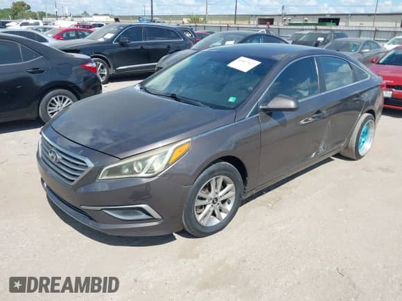 2017 Hyundai Sonata SE с VIN 5NPE24AF9HH492049, выставлен на аукционе IAAI как лот 43417427 с пробегом 131 551 миль миль и . История ставок и продаж доступна на DreamBid. Изображение 17.