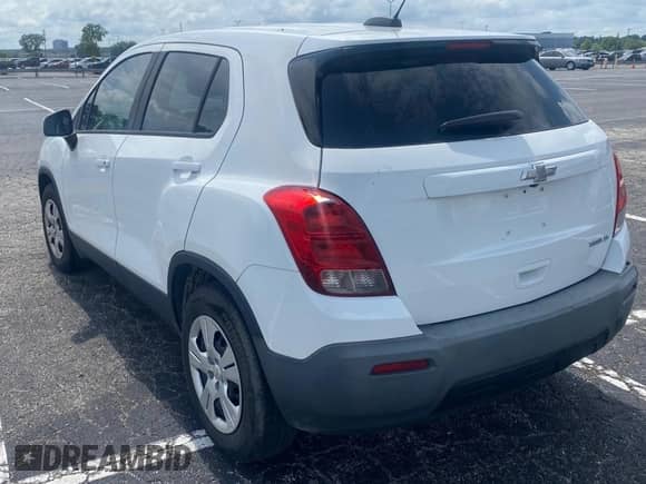 2016 Chevrolet Trax LS z VIN KL7CJKSB4GB762375, wystawiony jako Copart lot #64121115 z przebiegiem 94 097 mil mil oraz Czysty tytuł • Clean title. Historia ofert i sprzedaży dostępna na DreamBid. Obrazek 3.