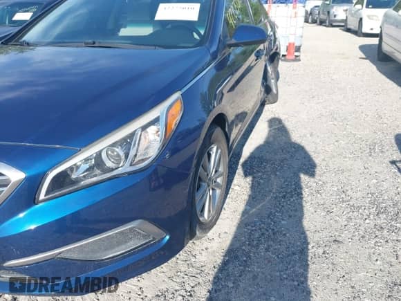 2016 Hyundai Sonata SE with VIN 5NPE24AF9GH393049, listed as a IAAI auction lot 42275010 with 124,351 mi miles and . Bid and sale history available at DreamBid. Image 18.