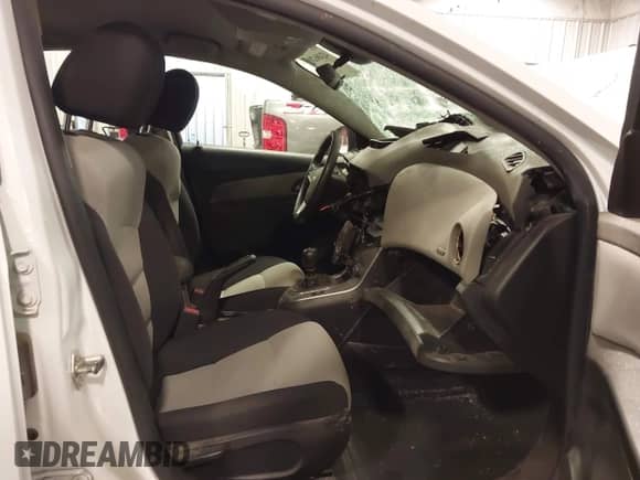 2014 Chevrolet Cruze LS with VIN 1G1PB5SH7E7143110, listed as a IAAI auction lot 42486209 with 92,277 mi miles and . Bid and sale history available at DreamBid. Image 5.