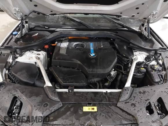 2019 BMW 5 Series 530e xDrive z VIN WBAJB1C51KB376190, wystawiony jako IAAI lot #41610326 z przebiegiem 22 089 mil mil oraz . Historia ofert i sprzedaży dostępna na DreamBid. Obrazek 10.