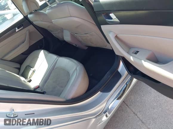 2015 Hyundai Sonata Limited с VIN 5NPE34AF9FH140633, выставлен на аукционе IAAI как лот 42802494 с пробегом 148 410 миль миль и . История ставок и продаж доступна на DreamBid. Изображение 8.