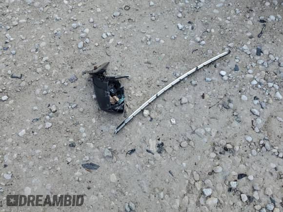 2006 Ford Mustang GT Deluxe с VIN 1ZVFT82HX65216207, выставлен на аукционе Copart как лот 82680985 с пробегом 121 929 миль миль и Чистый • Clean title. История ставок и продаж доступна на DreamBid. Изображение 12.