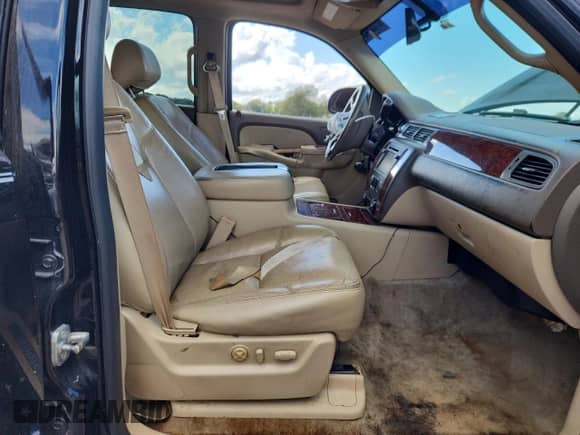2014 Chevrolet Tahoe LTZ с VIN 1GNSCCE08ER216358, выставлен на аукционе Copart как лот 82157845 с пробегом 216 223 миль миль и Списание • Salvage title. История ставок и продаж доступна на DreamBid. Изображение 7.