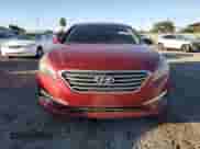 2015 Hyundai Sonata SE z VIN 5NPE24AF2FH217846, wystawiony jako Copart lot #86817985 z przebiegiem 131 981 mil mil oraz Szkoda całkowita • Salvage title. Historia ofert i sprzedaży dostępna na DreamBid. Obrazek 5.