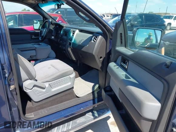 2013 Ford F-150 XL z VIN 1FTFW1CF4DKF46762, wystawiony jako IAAI lot #43332065 z przebiegiem 179 322 mil mil oraz . Historia ofert i sprzedaży dostępna na DreamBid. Obrazek 5.