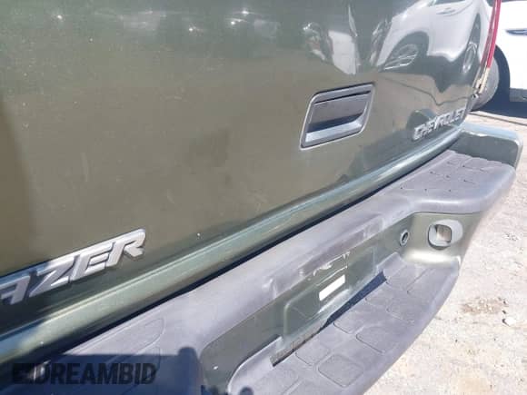 2001 Chevrolet Blazer LT with VIN 1GNCS13WX12137232, listed as a IAAI auction lot 41670172 with Not provided miles and . Bid and sale history available at DreamBid. Image 18.