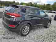 2017 Hyundai Tucson SE z VIN KM8J23A49HU379355, wystawiony jako Copart lot #80537935 z przebiegiem Nie podano mil oraz Szkoda całkowita • Salvage title. Historia ofert i sprzedaży dostępna na DreamBid. Obrazek 3.