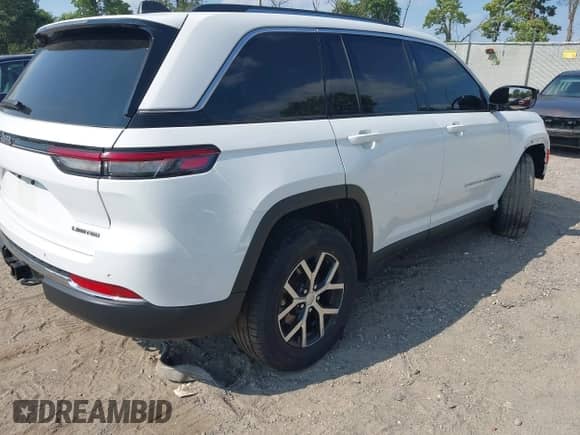 2023 Jeep Grand Cherokee Limited с VIN 1C4RJHBG3PC532557, выставлен на аукционе IAAI как лот 42830130 с пробегом 65 159 миль миль и . История ставок и продаж доступна на DreamBid. Изображение 4.