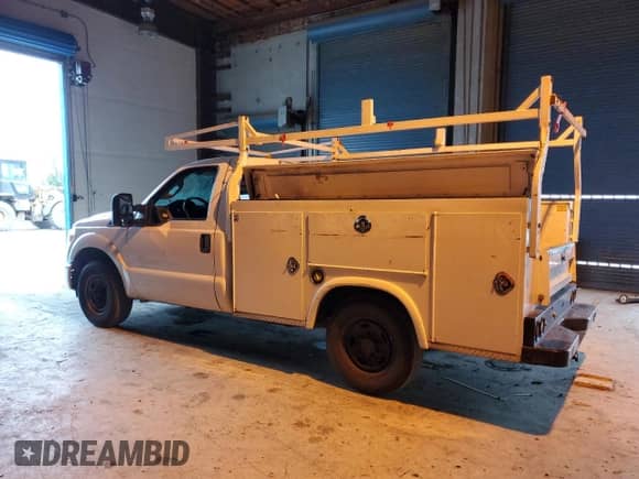 2016 Ford F-250 XL with VIN 1FDBF2A61GEB99039, listed as a Copart auction lot 90831805 with 302,963 mi miles and Clean title. Bid and sale history available at DreamBid. Image 2.