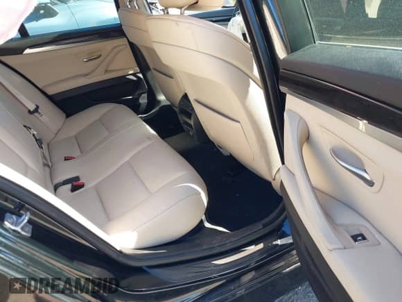 2013 BMW 5 Series 535i xDrive с VIN WBAFU7C5XDDU70286, выставлен на аукционе IAAI как лот 42722507 с пробегом 146 686 миль миль и . История ставок и продаж доступна на DreamBid. Изображение 8.