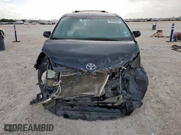 2015 Toyota Sienna XLE z VIN 5TDYK3DC1FS549649, wystawiony jako Copart lot #70762555 z przebiegiem 106 883 mil mil oraz Szkoda całkowita • Salvage title. Historia ofert i sprzedaży dostępna na DreamBid. Obrazek 5.