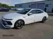 2025 Hyundai Sonata SEL Convenience z VIN KMHL14JA7SA430304, wystawiony jako Copart lot #64964995 z przebiegiem 2 127 mil mil oraz Szkoda całkowita • Salvage title. Historia ofert i sprzedaży dostępna na DreamBid. Obrazek 1.