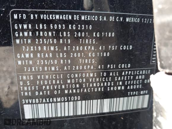 2022 Volkswagen Tiguan SE R-Line Black with VIN 3VV8B7AX6NM051090, listed as a IAAI auction lot 42522563 with 105,087 mi miles and . Bid and sale history available at DreamBid. Image 9.