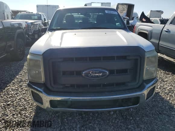 2013 Ford F-250 XL z VIN 1FT7X2A64DEA52619, wystawiony jako Copart lot #56963475 z przebiegiem 187 519 mil mil oraz Czysty tytuł • Clean title. Historia ofert i sprzedaży dostępna na DreamBid. Obrazek 5.