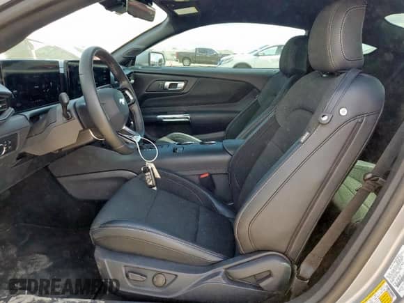 2024 Ford Mustang EcoBoost с VIN 1FA6P8TH2R5141289, выставлен на аукционе Copart как лот 85531375 с пробегом 10 981 миль миль и Списание • Salvage title. История ставок и продаж доступна на DreamBid. Изображение 7.